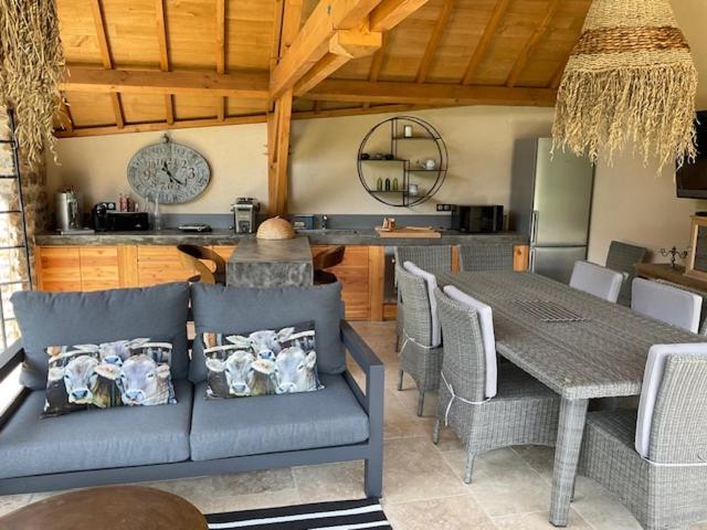 Agreable Chambre D Hote Avec Piscine Et Jacuzzi テグラ エクステリア 写真